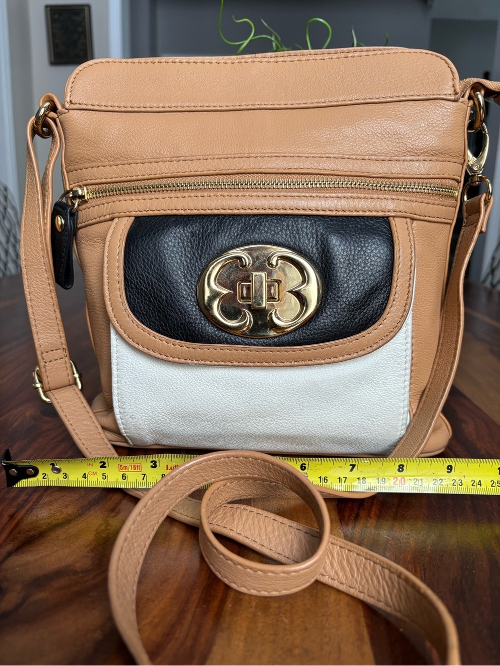 Emma Fox London , Leather Crossbody colour block Bag with Gold Turn-Lock